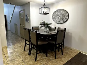 Comfortable townhome in center of NWA - Image 4