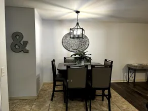 Comfortable townhome in center of NWA - Image 5