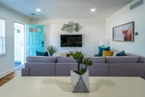 Peaceful 2BR in a Prime Spot w/ Yard - Image 4