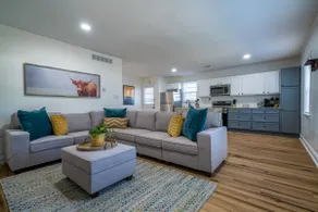 Peaceful 2BR in a Prime Spot w/ Yard - Image 2