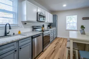 Peaceful 2BR in a Prime Spot w/ Yard - Image 5