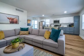 Peaceful 2BR in a Prime Spot w/ Yard - Image 3