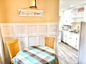 Blue River Cottage | King Bed | Dog-Friendly - Image 3