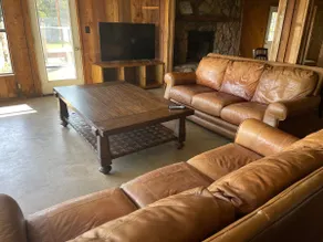 4-bedroom home with gorgeous view - Image 2