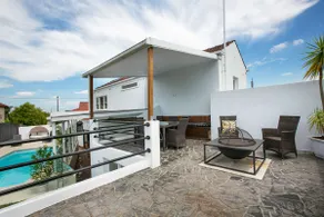 Cheerful 5 bedroom family home with pool - Image 5