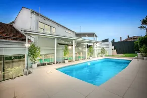 Cheerful 5 bedroom family home with pool - Image 3
