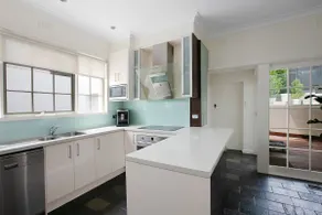Cheerful 5 bedroom family home with pool - Image 4