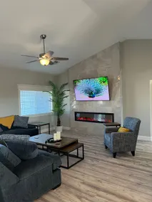 Grand Location Opulent Private 3 bedroom Home - Image 3
