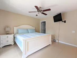 A little bit of Siesta Key + Downtown Sarasota - Image 4