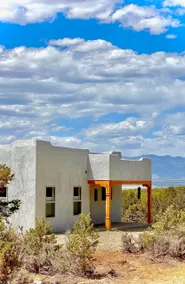 Sweeping Taos views, mountain biker paradise - Image 2