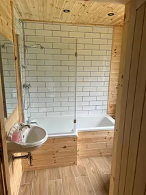 Luxury 3 bedroom, 3 bathroom lodge with hot tub - Image 4
