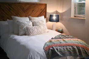 Newly remodeled Highland Square studio apartment - Image 4