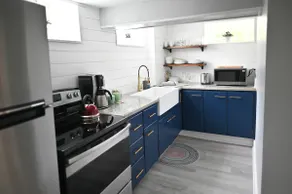 Newly remodeled Highland Square studio apartment - Image 2