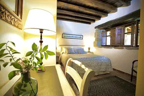 Exclusive country house with private heated pool - Image 3