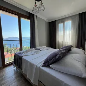 Sheltered with a private pool and magnificent sea view - Image 5