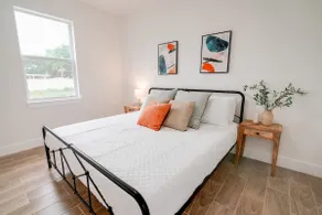 🌴 Private Cottage ☀️ - Fully Fenced In - KING Beds, Brand New, Near Beach - Image 5