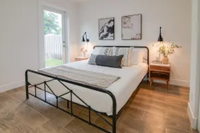 🌴 Private Cottage ☀️ - Fully Fenced In - KING Beds, Brand New, Near Beach - Image 2