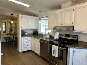 Spacious, quiet water front home. Kayaks & fishing - Image 3