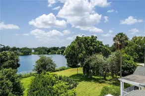 Historic lakefront guesthouse - Image 4