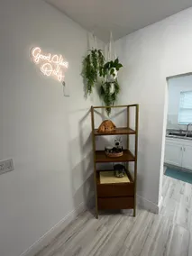 Three Bedroom House Near Beach W/ WiFi & Parking - Image 5