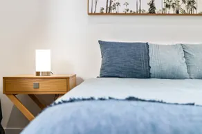 Modern One Bed Guest Suite with Parking - Image 3