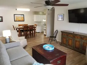 2 Bedroom 1 Bath Duplex with Free Parking 318 - Image 3