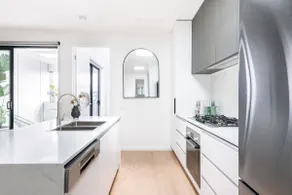 3 BedroomTownhouse-free parking - Image 3