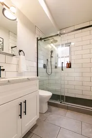 LUXE APT: Steps from Cross County Mall, near NYC - Image 3