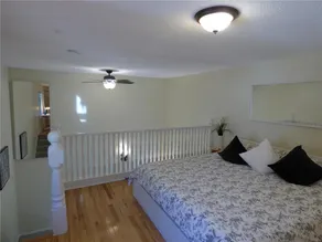 1-BR Loft in the Heart of Northeast Arts District - Image 2