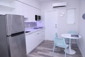 Lovely private studio with patio & parking - Image 4