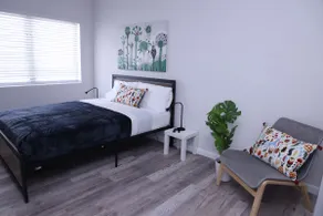 Lovely private studio with patio & parking - Image 2