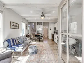 Charming Twinkle Lane Cottage - Image 5