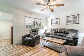 Old Made New-Dog Friendly, 3-Bedroom Lovely Home - Image 3