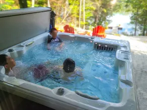 Lakefront Chalet with Hot Tub 1 hr from Ottawa - Image 3
