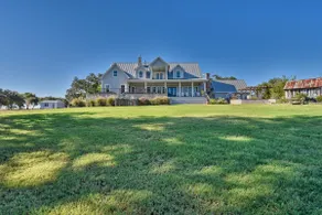 The Union Hill House *Outdoor Hot Tub* - Image 2
