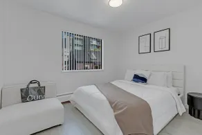 Chic 1-Bedroom Apartment in Ideal Location - Image 2