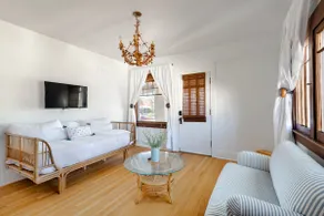 Bespoke Duplex North~Historic Charm in East Dwntwn - Image 3