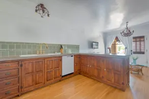 Bespoke Duplex North~Historic Charm in East Dwntwn - Image 5