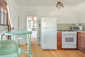 Bespoke Duplex North~Historic Charm in East Dwntwn - Image 4