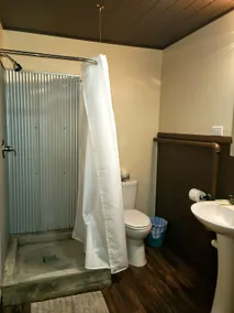 Lovely 1-Bedroom Unit Pontoon Rentals Available - Image 2