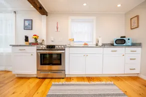 Cute, Renovated Home on River, Walk to Downtown - Image 3
