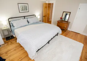 Cute, Renovated Home on River, Walk to Downtown - Image 5