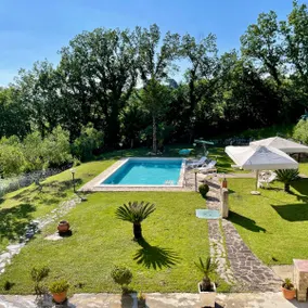 Countryside villa with pool - Image 2
