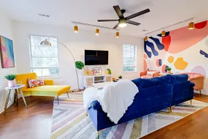 Family Friendly Island Retreat b/t Downtown &Beach - Image 4