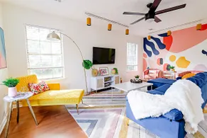 Family Friendly Island Retreat b/t Downtown &Beach - Image 3