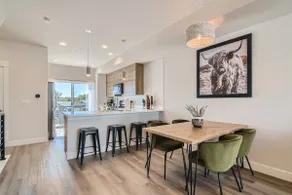 Quiet centrally located Denver hub w/ free parking - Image 3