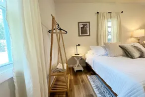 Countryside-Stablehouse-Cozy for 2-Summer Getaway! - Image 3