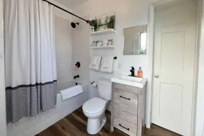 Countryside-Stablehouse-Cozy for 2-Summer Getaway! - Image 4
