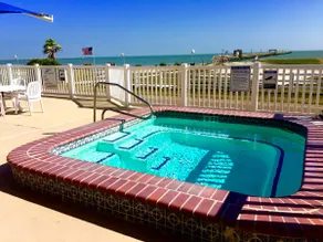 Waterfront, Romantic, Pool/Hot tub, Fish, Kitchen - Image 3