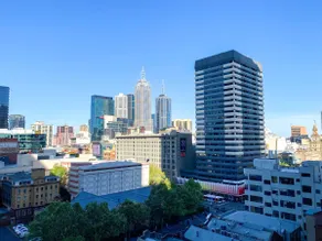 Comfy 3BR & 2BA near Mel Central & tram-2 min walk - Image 2